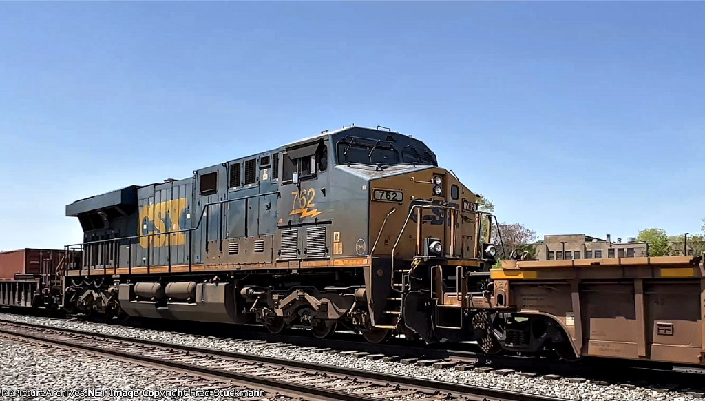 CSX 762 is the DPU for I135.